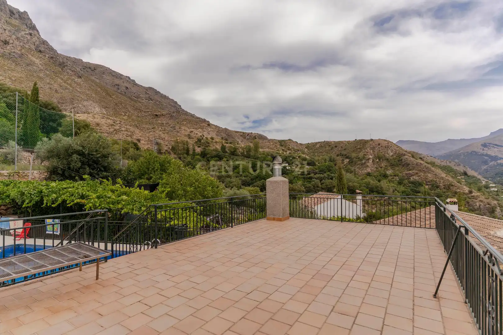 Vista exterior de Casa o chalet en venta en Güéjar Sierra con Jardín privado, Trastero y Piscina