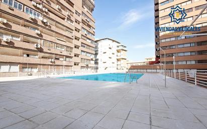 Swimming pool of Flat for sale in  Granada Capital  with Terrace