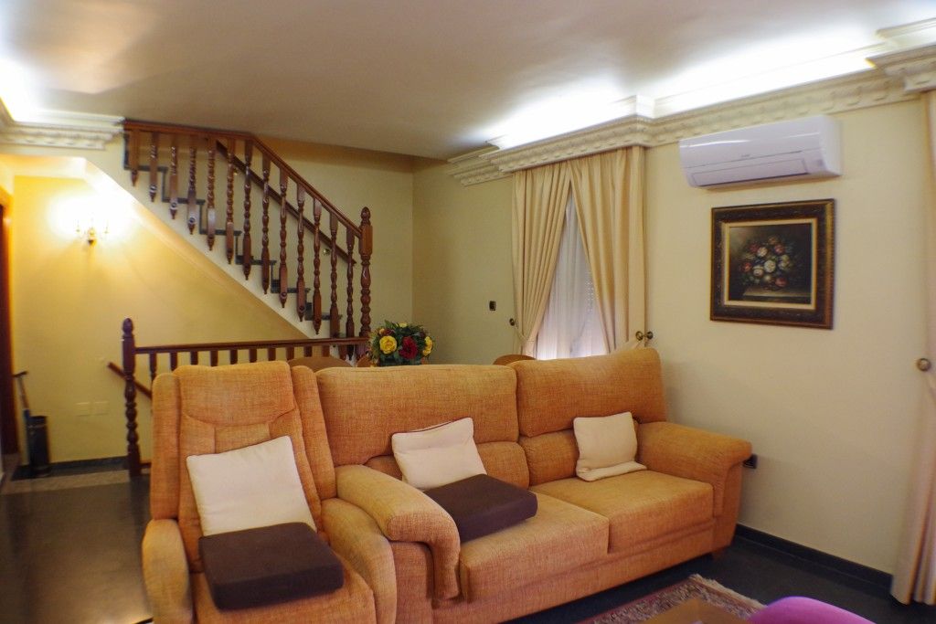 Sala d'estar de Finca rústica en venda en Canillas de Aceituno amb Terrassa i Balcó