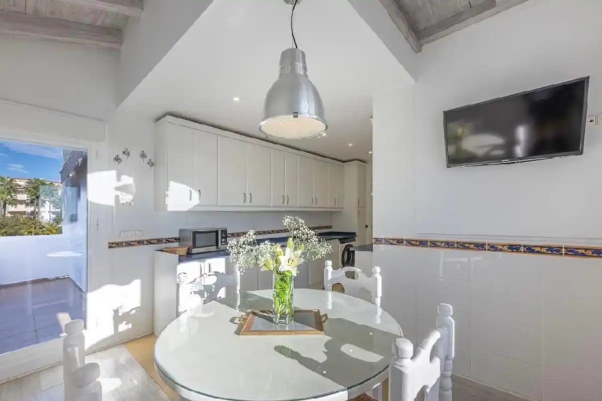 Küche von Wohnung zum Verkauf in Marbella mit Klimaanlage, Heizung und Schwimmbad