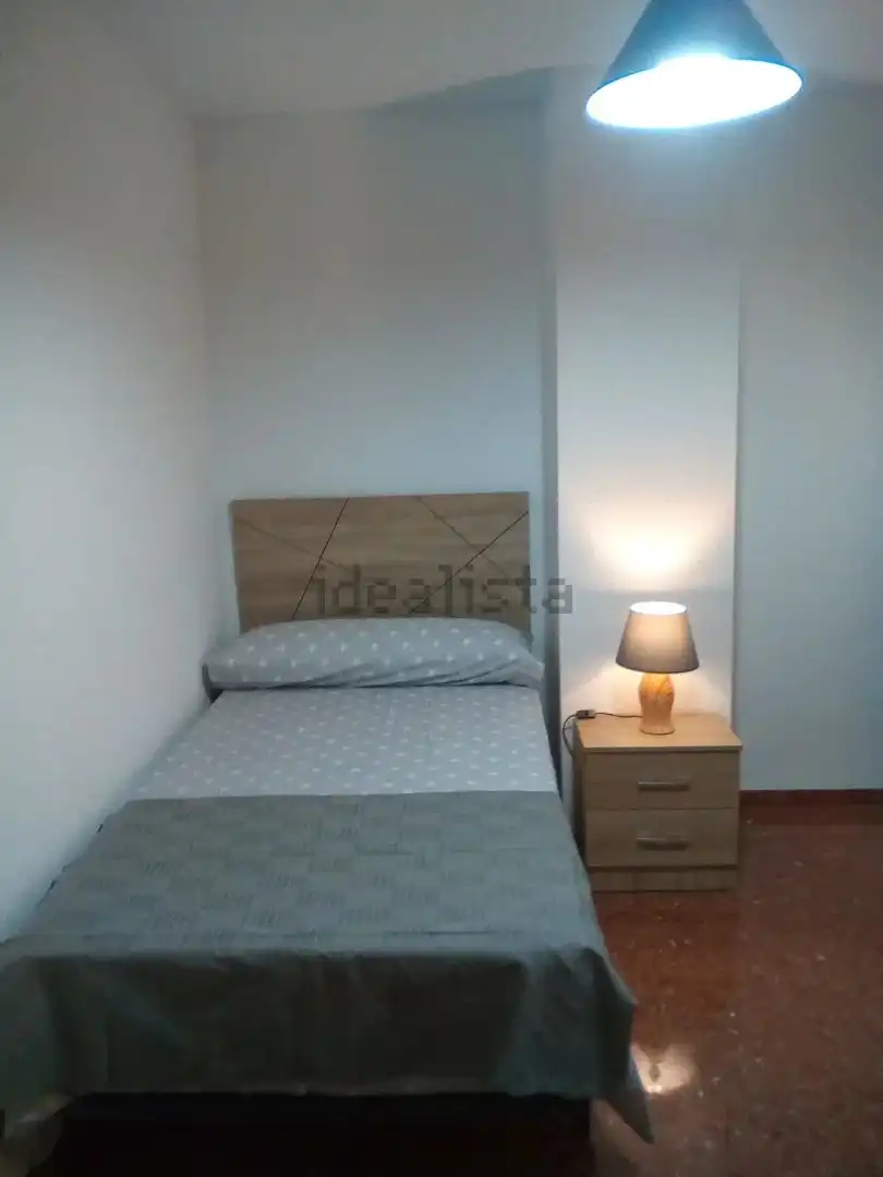 Bedroom of Flat for rent in Granada  with Furnished, Washing machine and Balcony