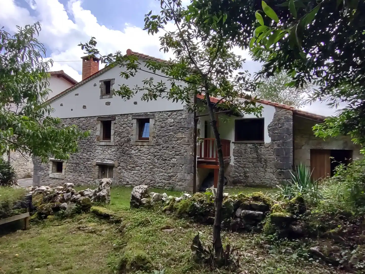 Vista exterior de Casa adosada de lloguer en Riotuerto amb Calefacció, Jardí privat i Parquet
