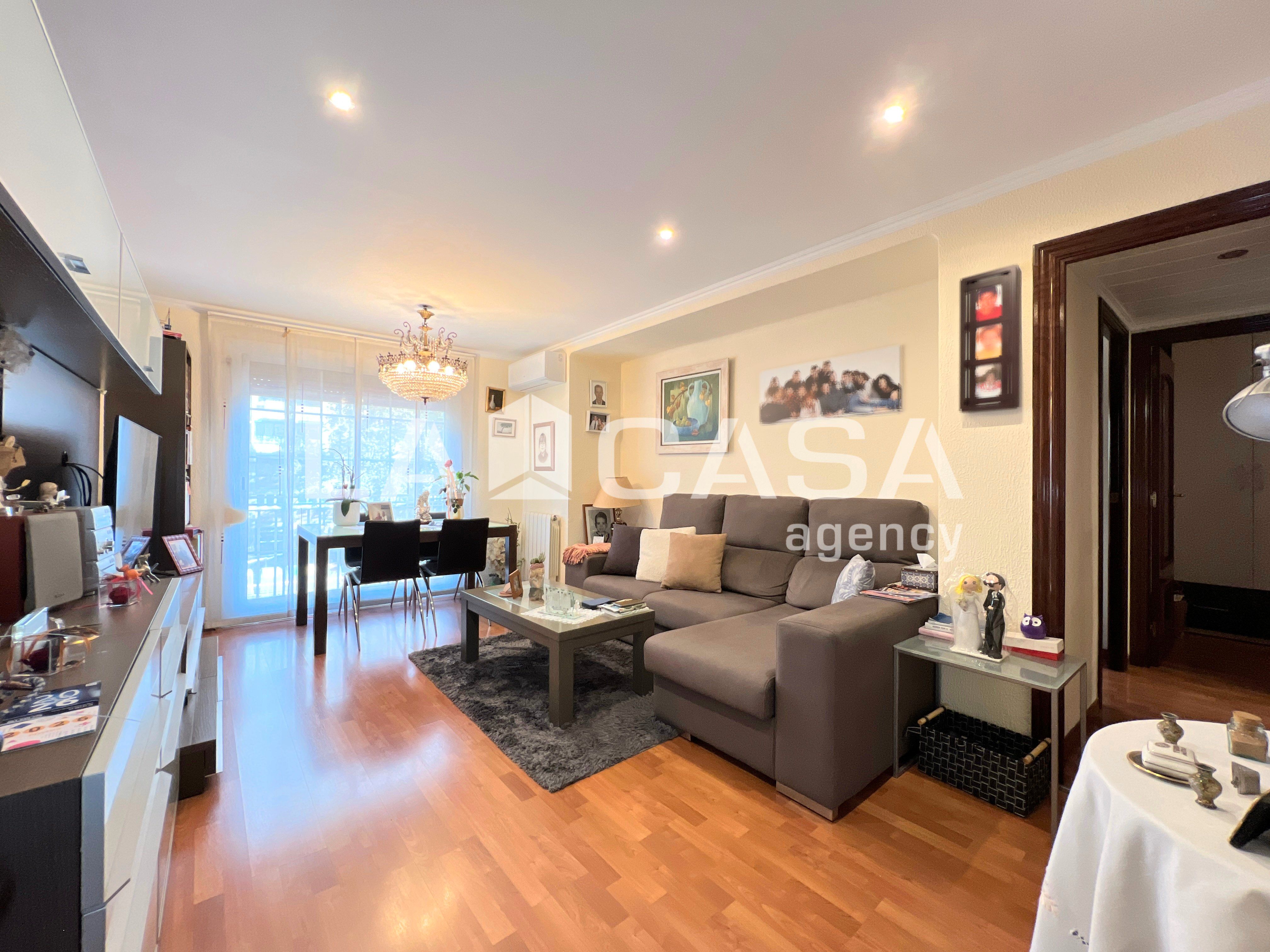 Vista exterior de Pis en venda en  Barcelona Capital amb Calefacció i Balcó