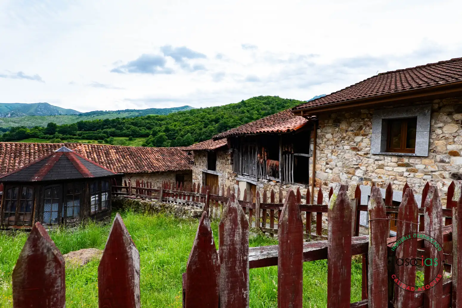 Vista exterior de Casa o chalet en venta en Sobrescobio