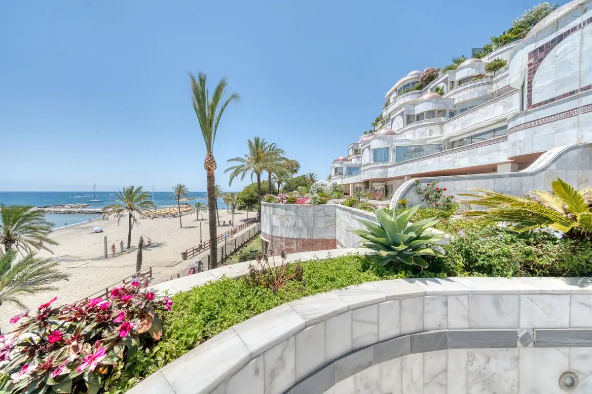 Vista exterior de Apartament en venda en Marbella amb Aire condicionat, Terrassa i Traster