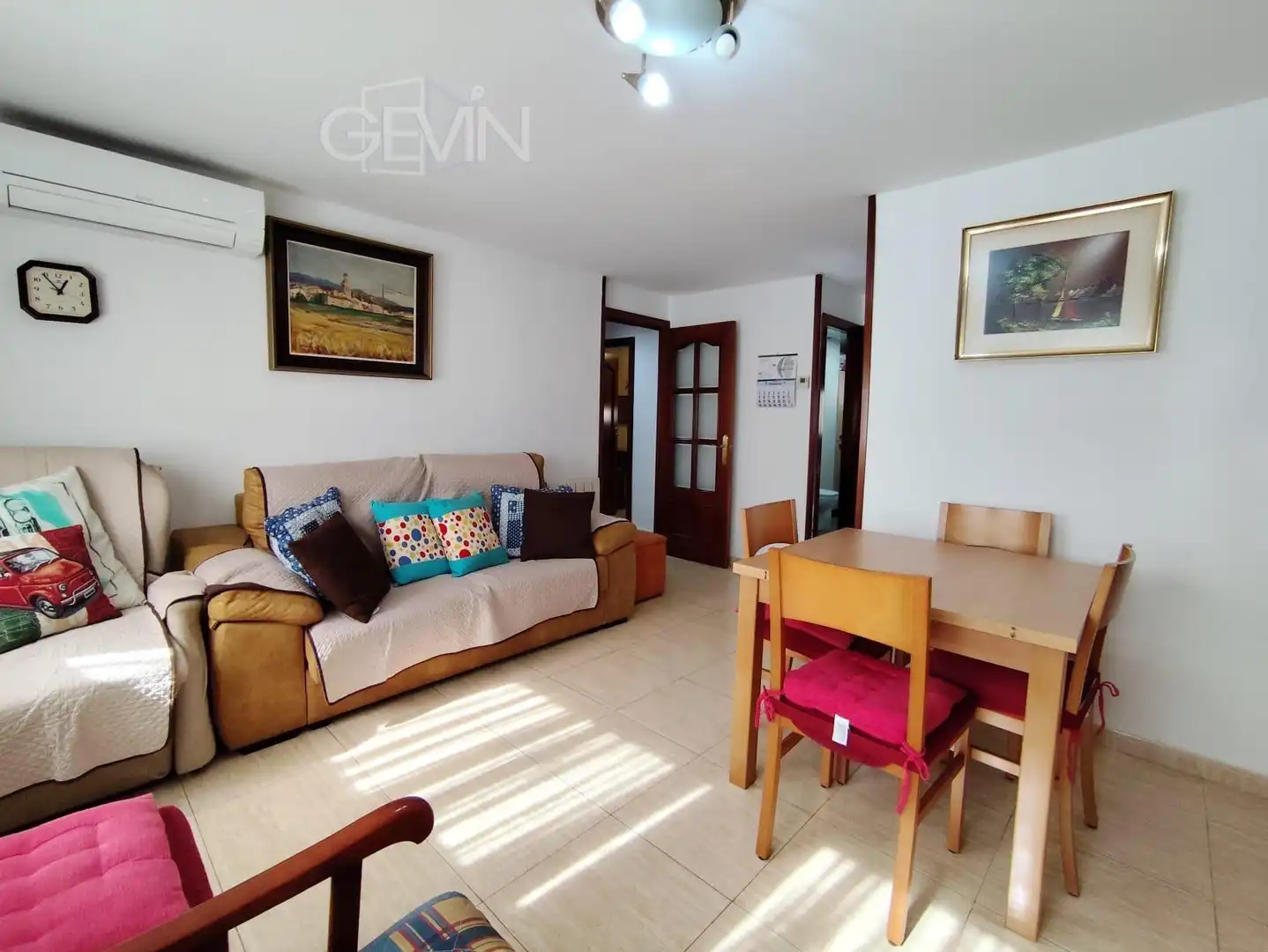 Sala de estar de Piso en venta en Santa Perpètua de Mogoda con Aire acondicionado, Calefacción y Trastero