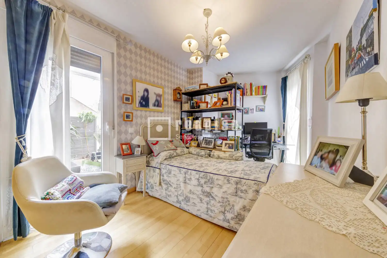 Schlafzimmer von Wohnung zum Verkauf in Boadilla del Monte mit Klimaanlage, Heizung und Privatgarten