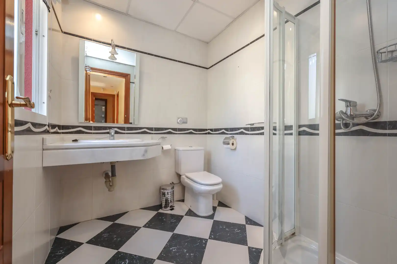 Bathroom of Houses for sale in Coín