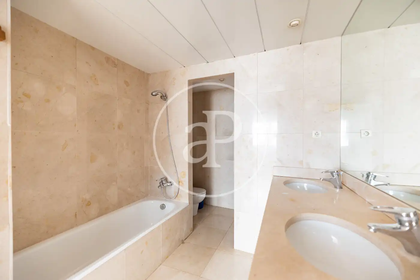 Baño de Piso en venta en Barcelona con Aire acondicionado y Calefacción