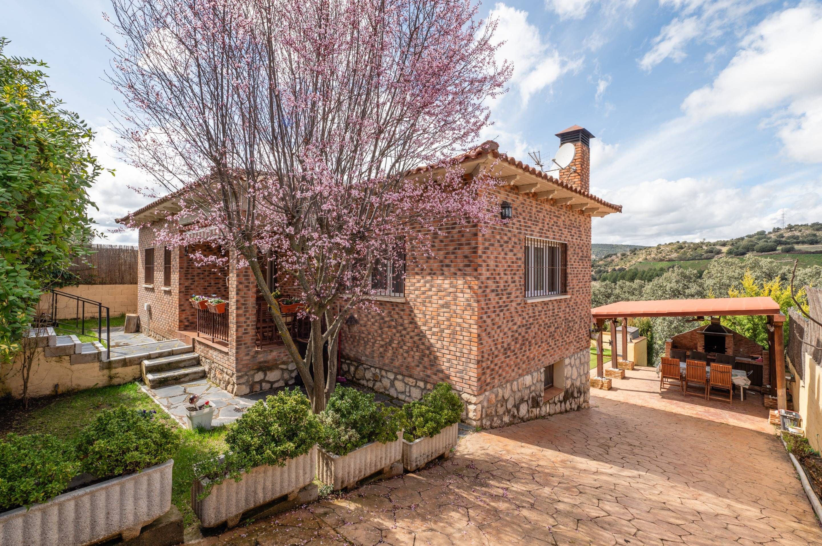 Exterior view of House or chalet for sale in Fuentenovilla  with Heating, Private garden and Terrace