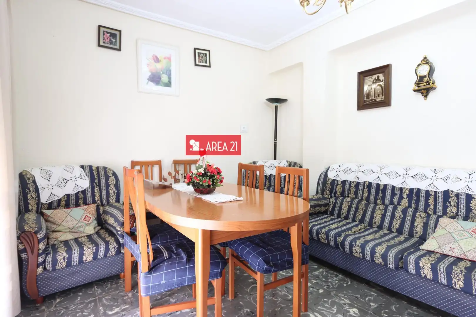 Comedor de Piso en venta en La Pobla de Vallbona con Balcón