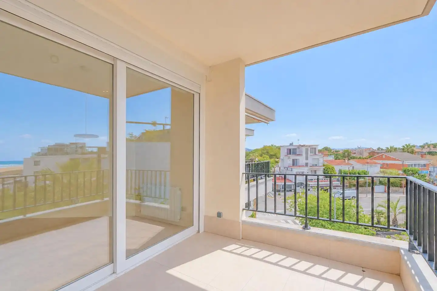 Terraza de Piso en venta en Castelldefels con Aire acondicionado y Terraza