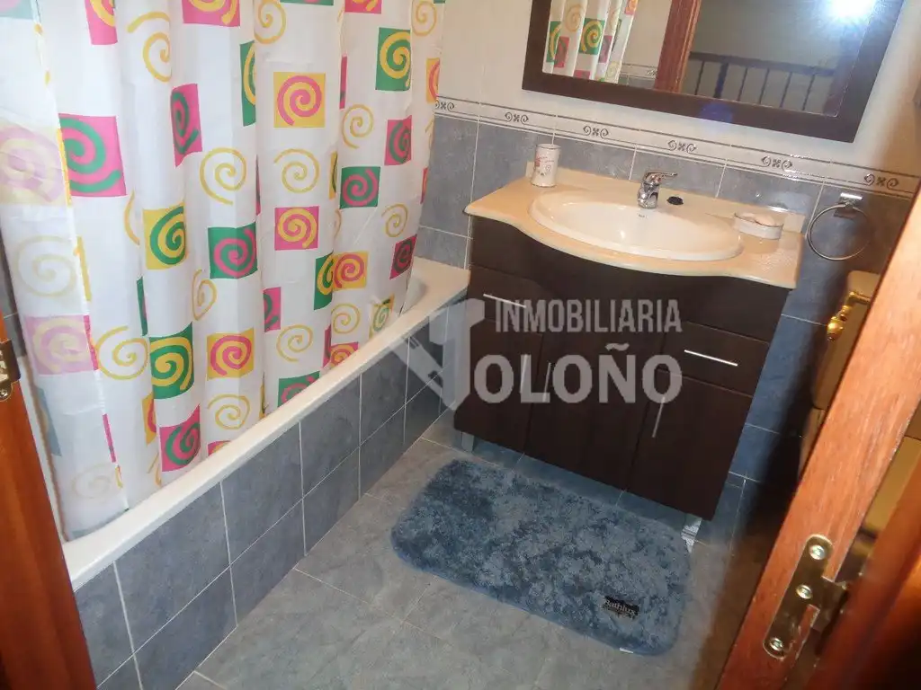Badezimmer von Haus oder Chalet zur Miete in Anguciana mit Heizung, Privatgarten und Parkett
