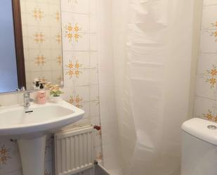 Bathroom of Flat to share in Paterna  with Air Conditioner and Terrace