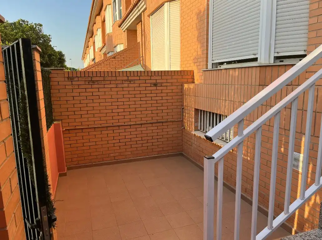 Terrasse von Einfamilien-Reihenhaus zur Miete in Alcàsser mit Klimaanlage, Heizung und Terrasse