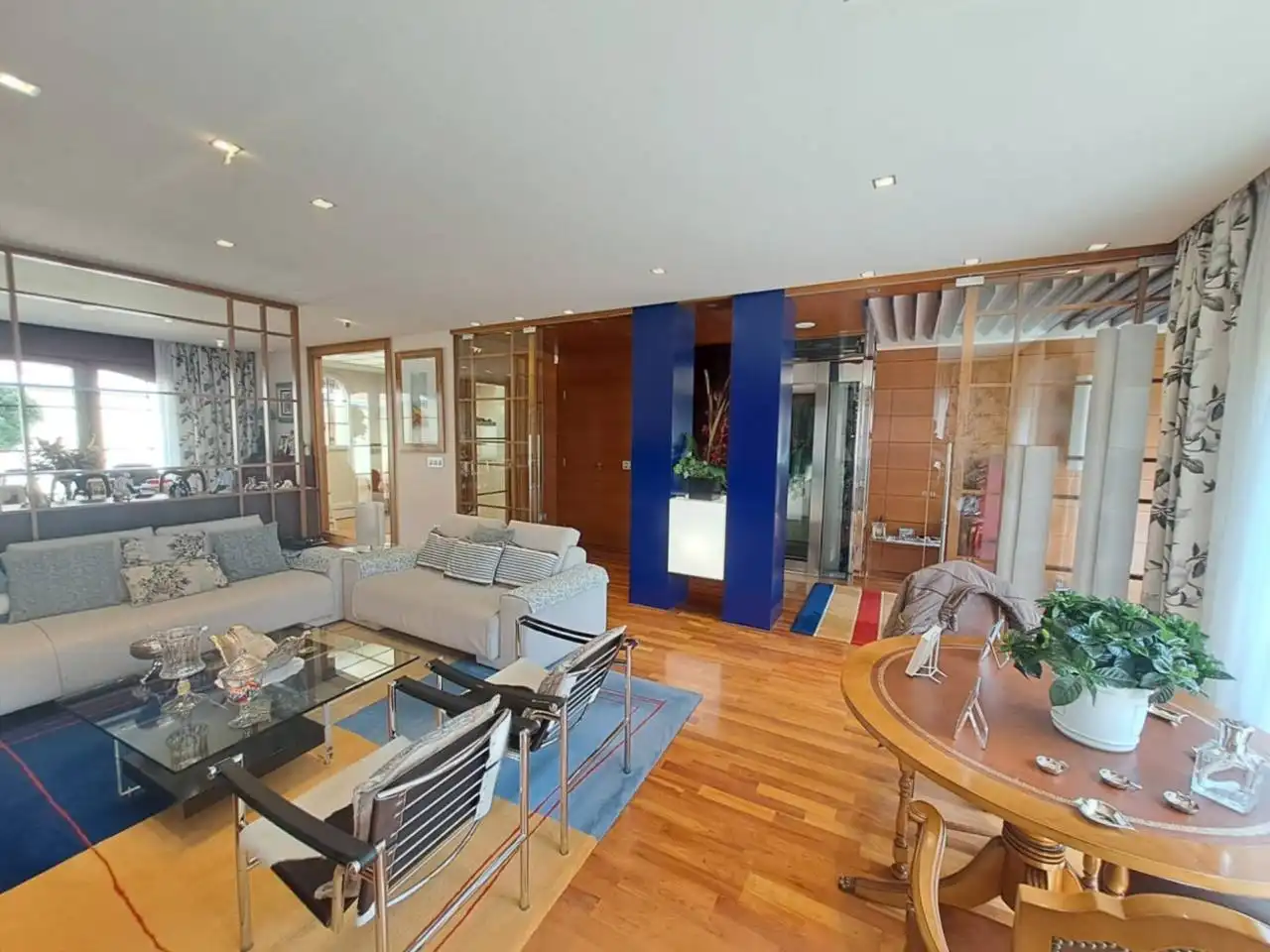 Sala d'estar de Casa adosada en venda en Burgos amb Calefacció, Jardí privat i Parquet