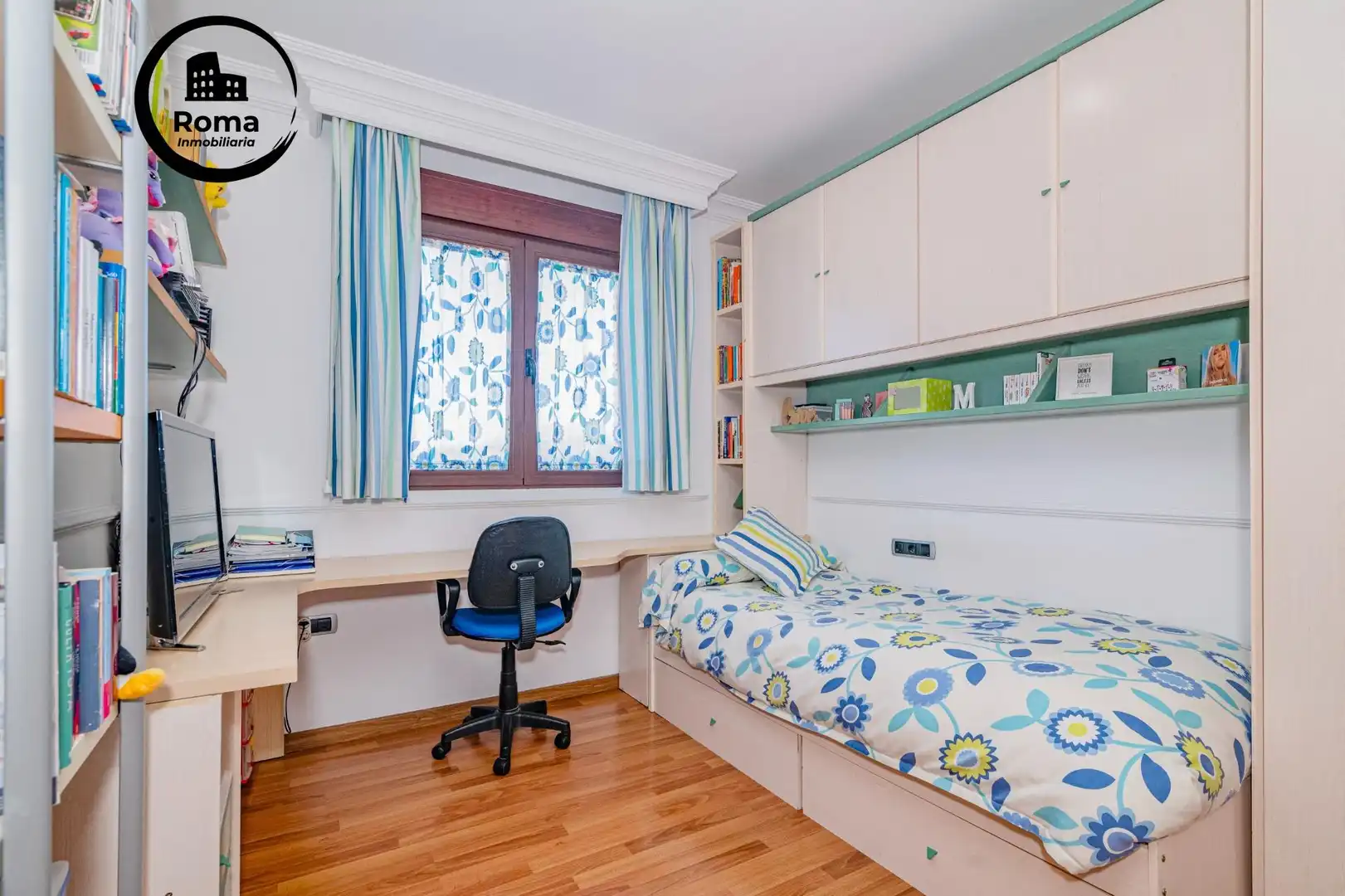 Habitación de Casa adosada en venta en La Zubia con Aire acondicionado, Calefacción y Piscina