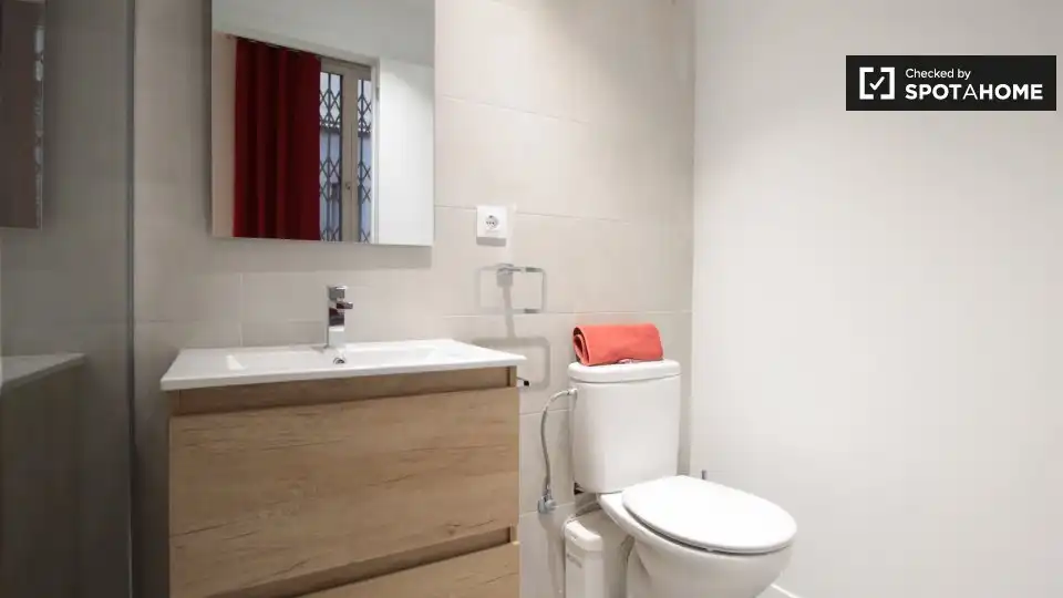 Room in Sant Pere, Sta. Caterina i la Ribera