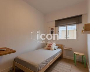 Dormitori de Pis de lloguer en Burjassot amb Balcó