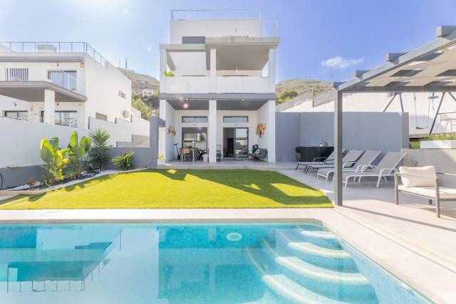 Casa-chalet en Venta en Avenida BUENOS AIRES en Sierra Perenchiza - Cumbres de Calicanto - Sto Domingo