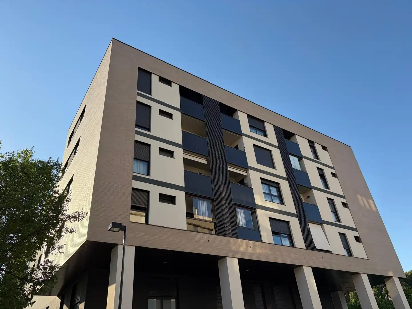 Exterior view of Flat for sale in Zaragoza  with Air Conditioner, Heating and Community pool