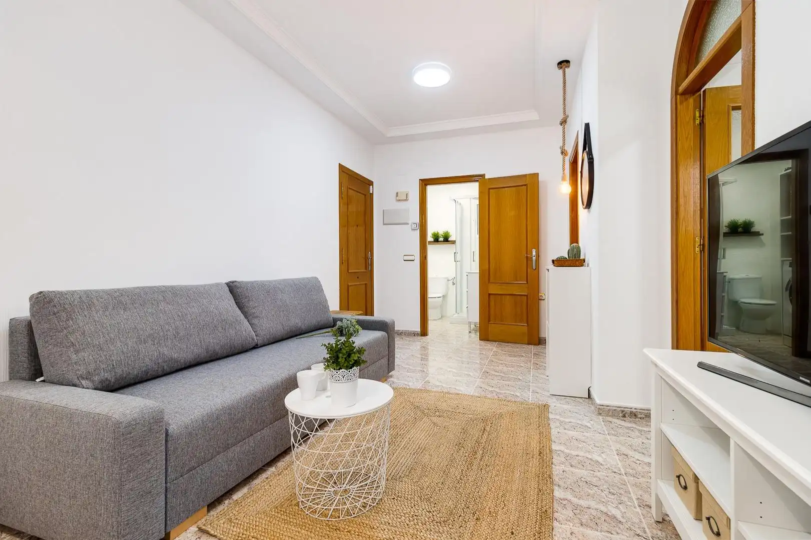 Sala de estar de Apartamento de alquiler en Torrevieja con Aire acondicionado, Terraza y Amueblado
