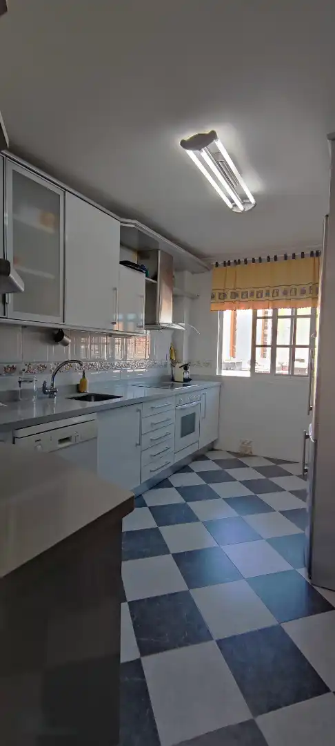 Cuina de Pis en venda en Sevilla amb Aire condicionat, Terrassa i Forn