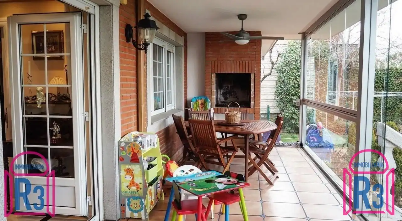 Terraza de Casa o chalet en venta en León Capital  con Calefacción