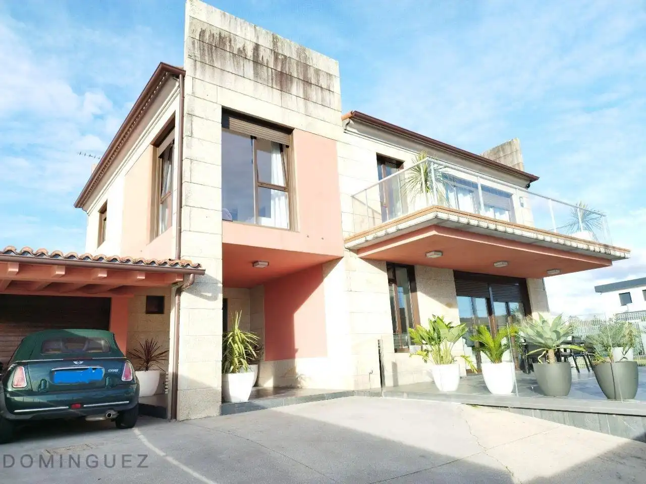 Vista exterior de Casa o chalet en venta en Pontevedra Capital  con Calefacción, Jardín privado y Terraza