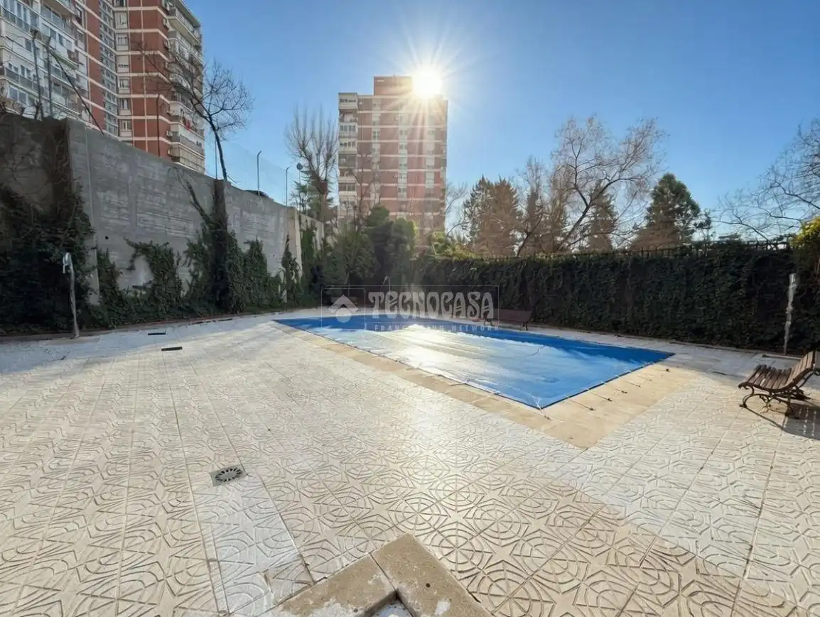 Piscina de Pis en venda en Madrid amb Aire condicionat, Parquet i Terrassa