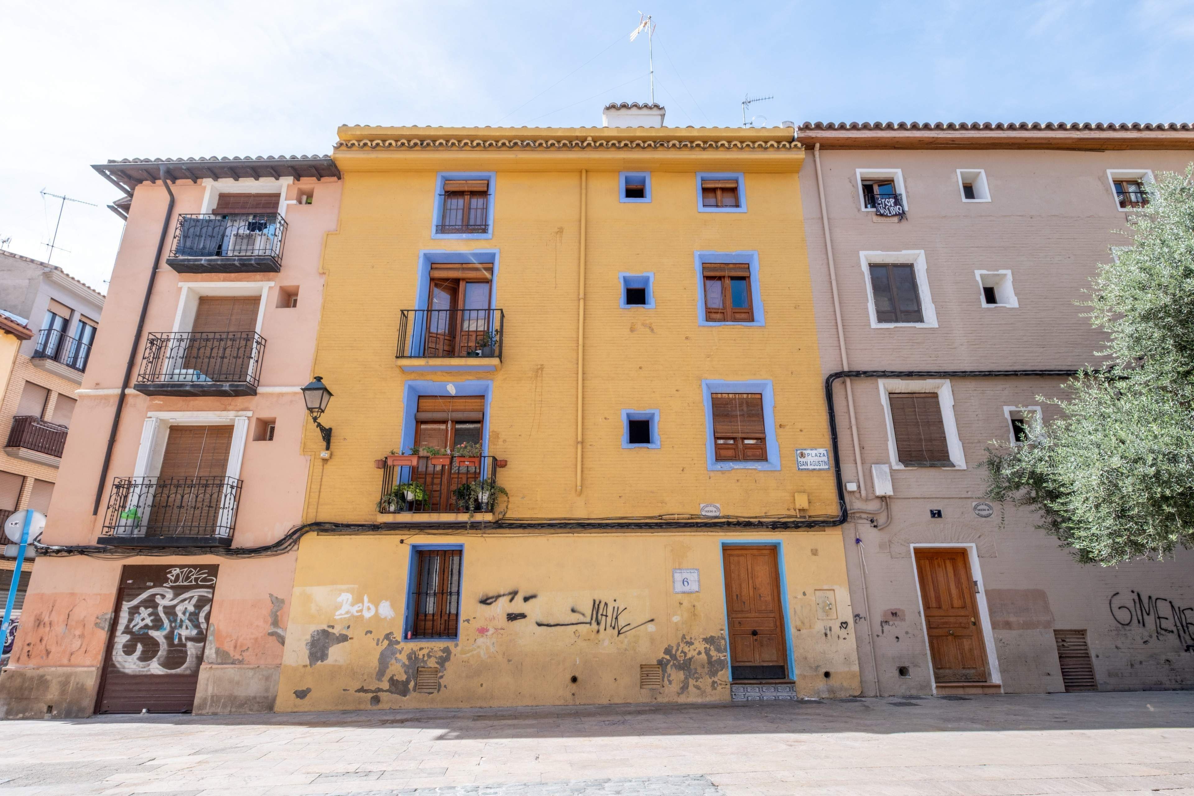 Exterior view of Building for sale in  Zaragoza Capital