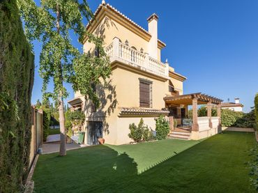 Villa con piscina in vendita a Calle ALMECES