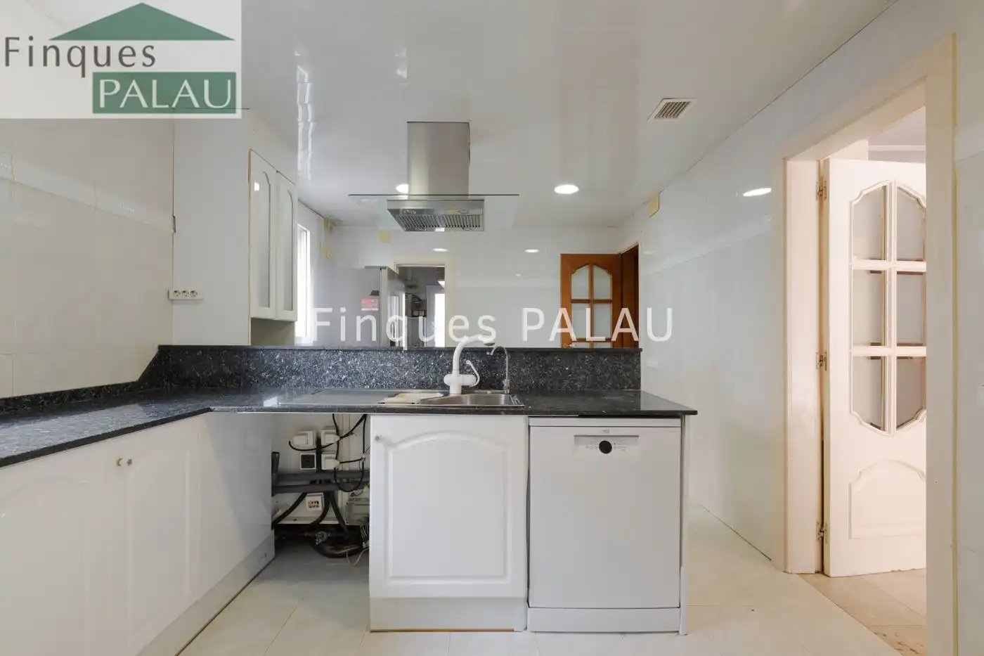 Kitchen of Houses for rent in Sant Joan Despí  with Air Conditioner, Heating and Private garden