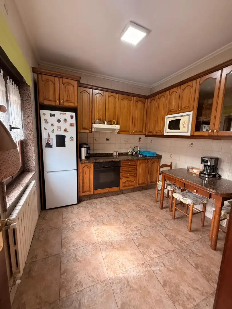 Cocina de Casa o chalet en venta en Oviedo  con Calefacción, Terraza y Trastero