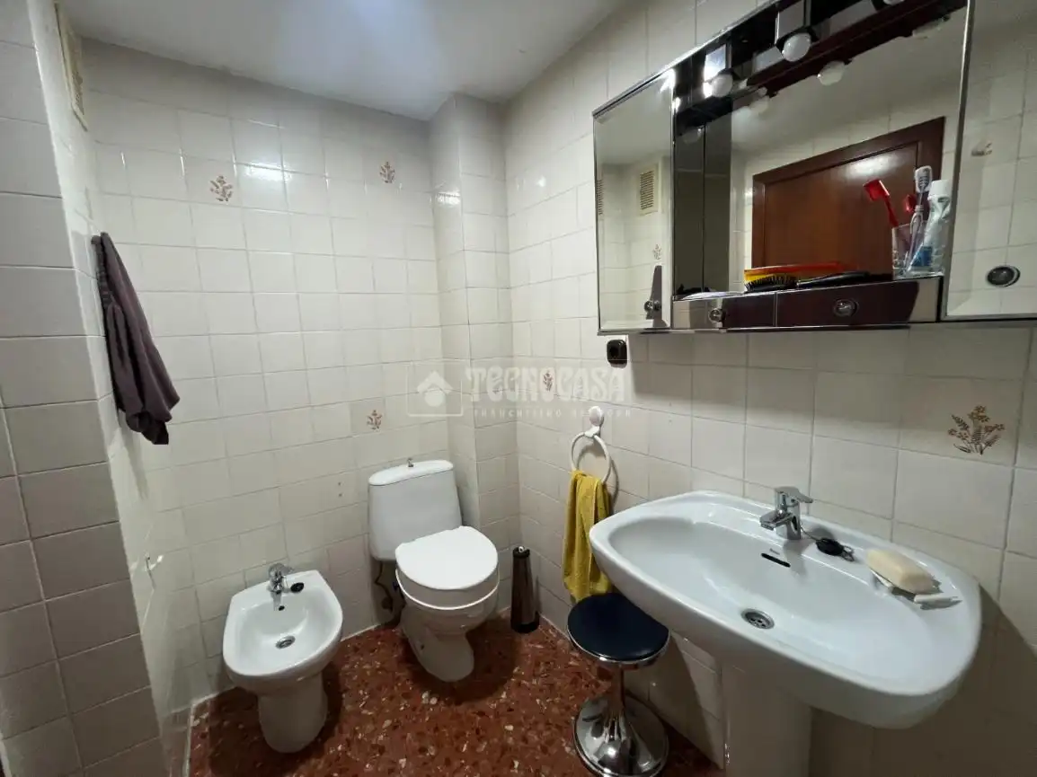 Badezimmer von Wohnung zum Verkauf in Zaragoza mit Klimaanlage, Heizung und Balkon