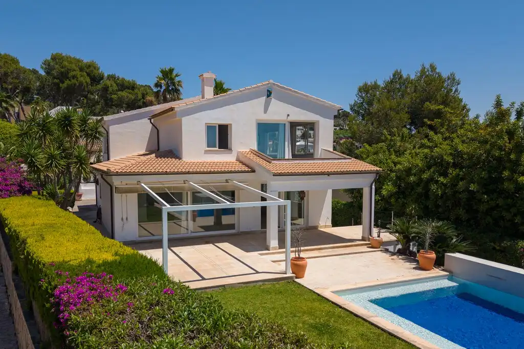 Vista exterior de Casa o xalet en venda en Calvià amb Aire condicionat, Jardí privat i Terrassa