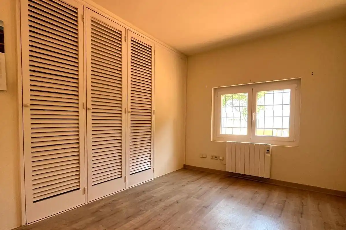 Schlafzimmer von Einfamilien-Reihenhaus zum Verkauf in Begur mit Terrasse und Balkon