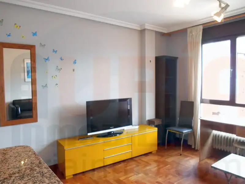 Apartments for rent in Calle Nueve de Mayo, Salesas - Foncalada - Campoamor