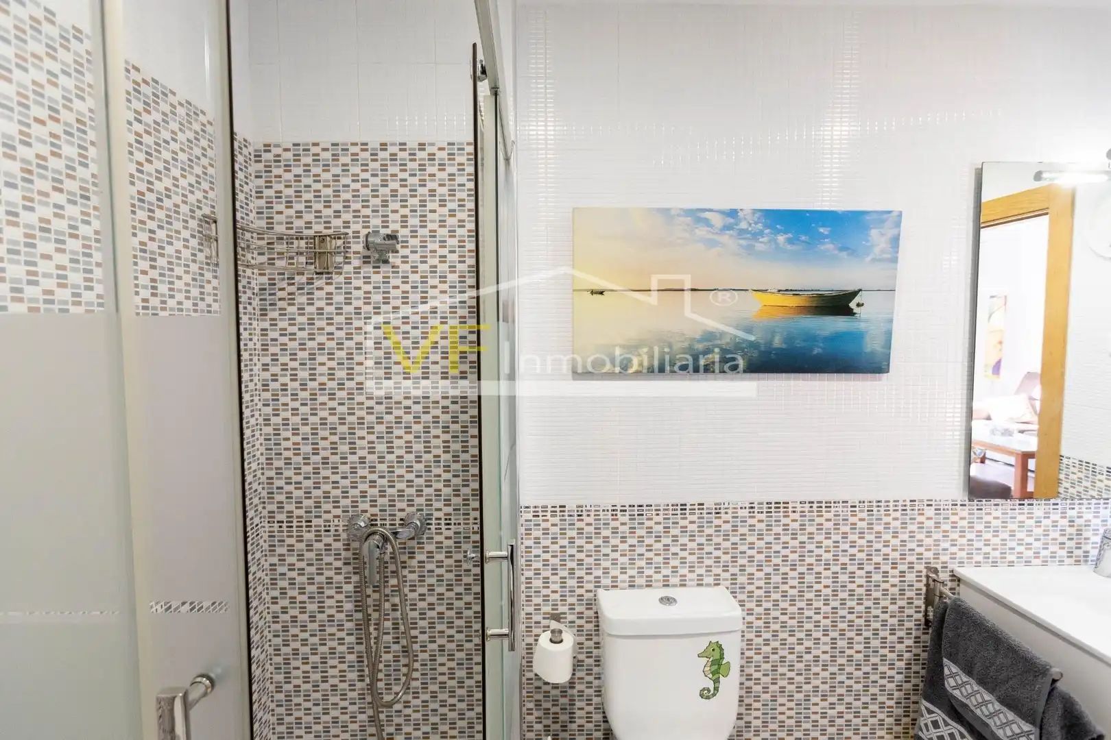 Bany de Apartament en venda en Torremolinos amb Jardí privat, Terrassa i Piscina comunitària