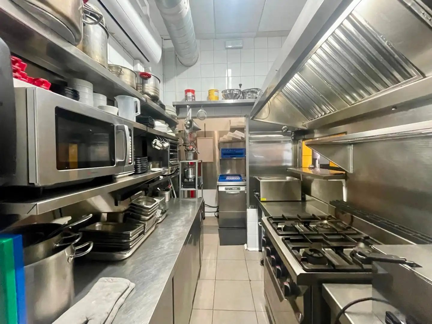 Cocina de Local en traspaso en Barcelona con Aire acondicionado, Internet y Alarma