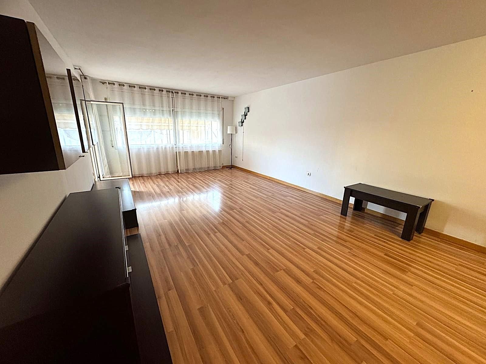 Living room of Flat for sale in El Vendrell  with Heating, Parquet flooring and Terrace