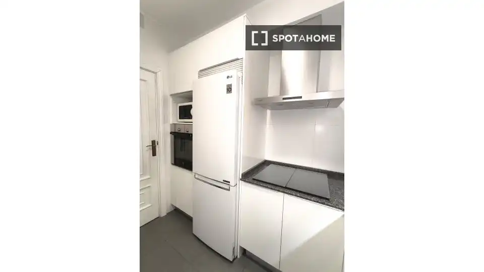 Cocina de Piso para compartir en Madrid con Aire acondicionado, Calefacción y Terraza