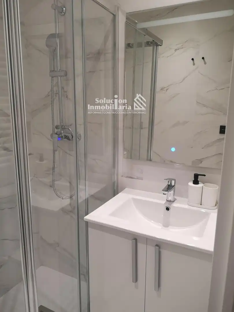 Bathroom of Flat for rent in Salamanca  with Heating, Terrace and Furnished