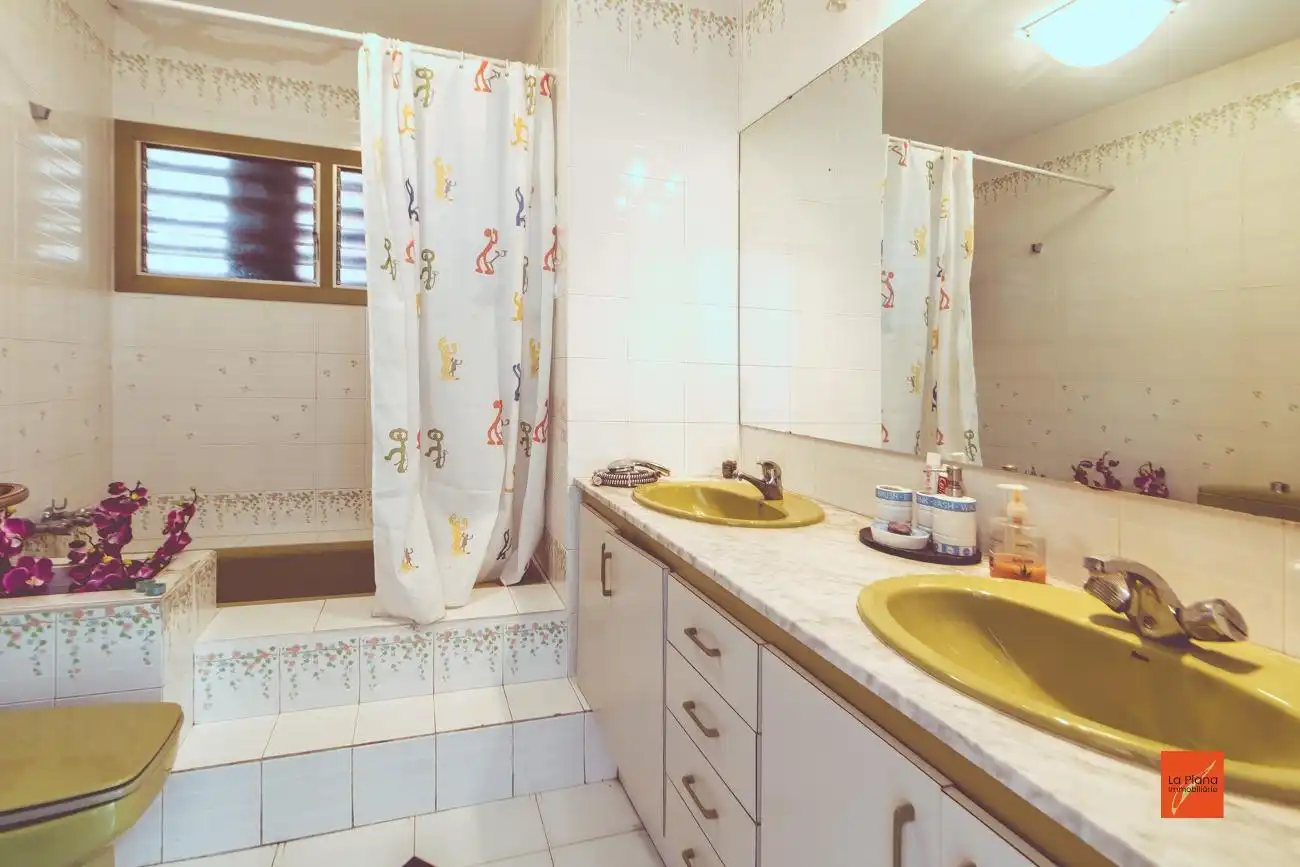 Baño de Edificio en venta en Santa Bàrbara