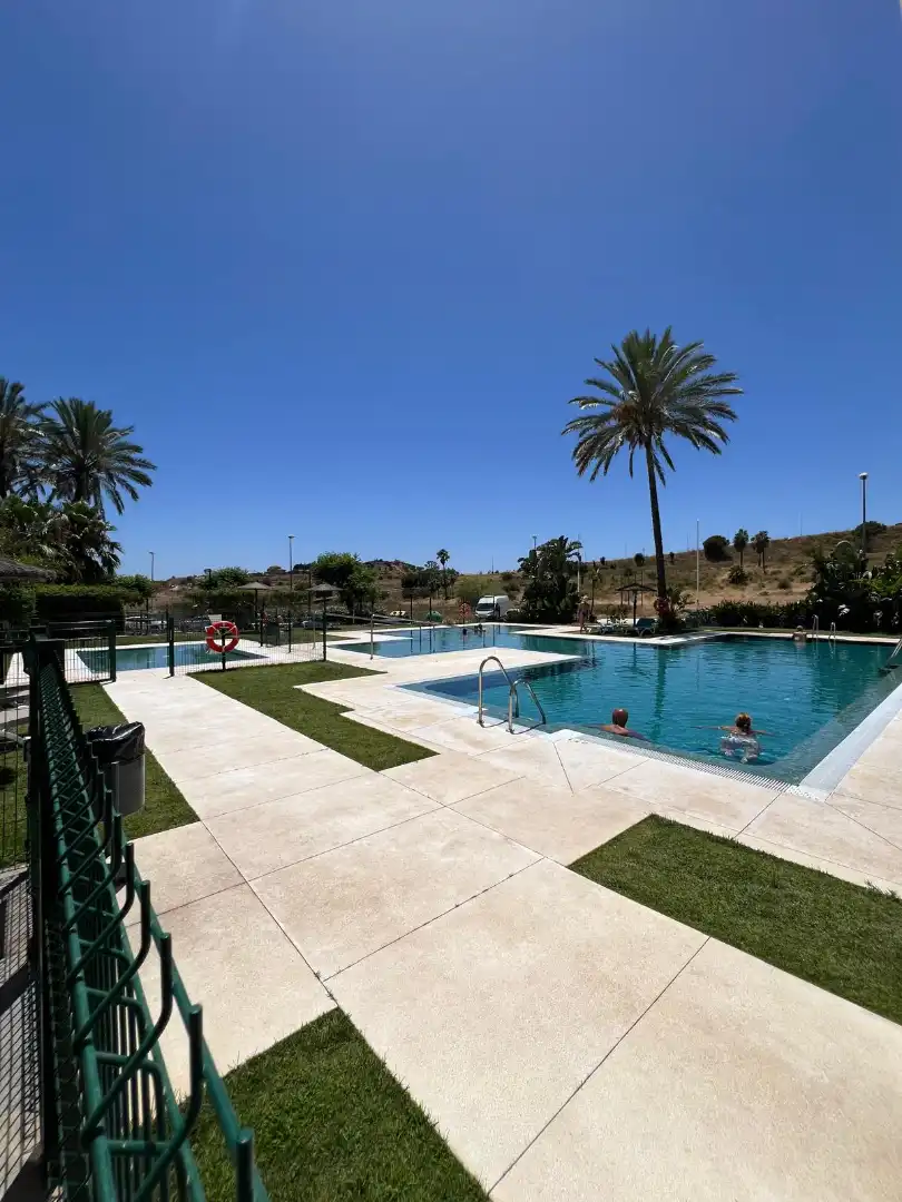 Schwimmbecken von Wohnung zum Verkauf in Mijas mit Klimaanlage, Heizung und Privatgarten