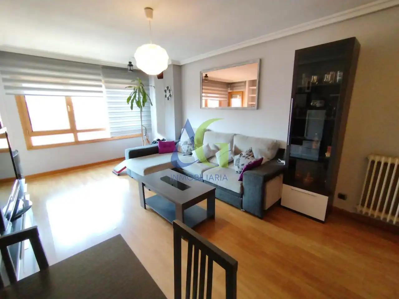 Sala d'estar de Pis en venda en Villaquilambre amb Calefacció, Parquet i Terrassa