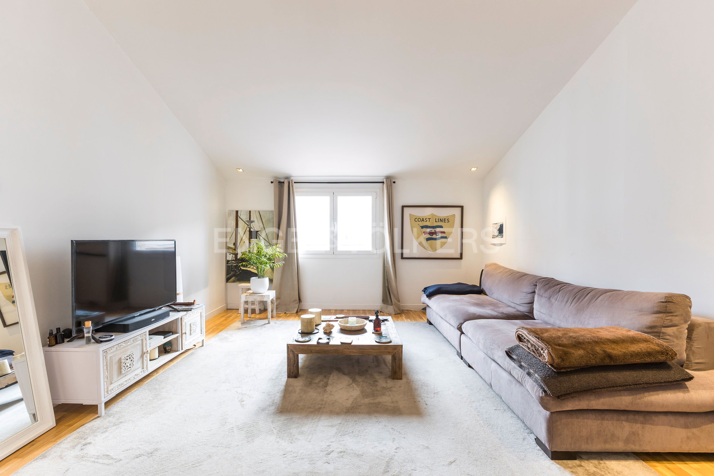 Sala d'estar de Apartament en venda en  Madrid Capital amb Calefacció
