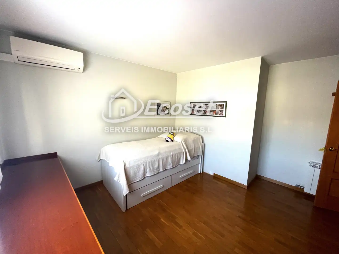 Schlafzimmer von Einfamilien-Reihenhaus zum Verkauf in Vallirana mit Klimaanlage, Heizung und Terrasse