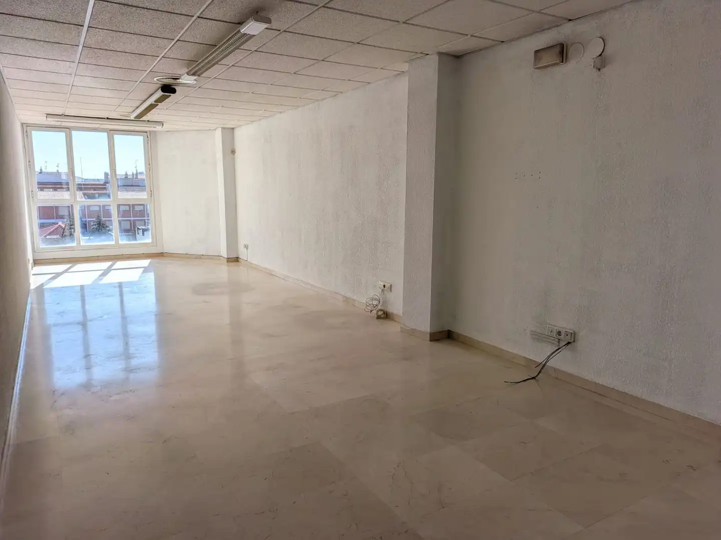 Office for rent in  Logroño  with Air Conditioner, Heating and Storage room