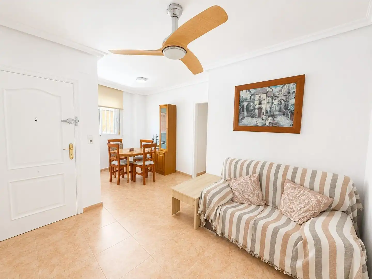Sala de estar de Planta baja en venta en Torrevieja con Amueblado, Lavadora y Microondas